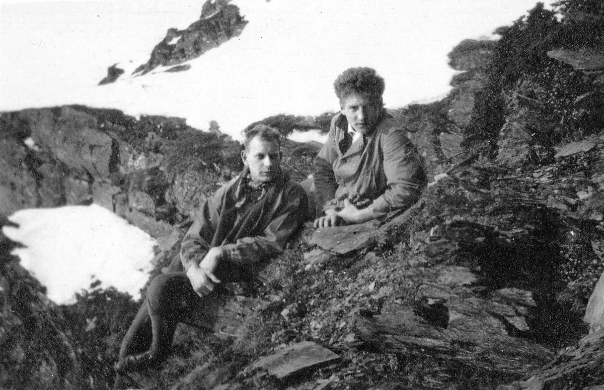 Einar Gerhardsen og Haakon Lie på tur i Jotunheimen 1923.Gerhardsen, Einar; Lie, Haakon.