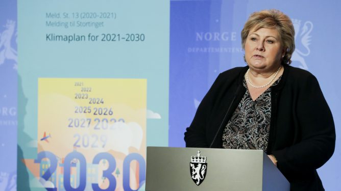 Oslo 20210108. Statsminister Ernas Solberg (H) under en pressekonferanse der regjeringen legger fram stortingsmeldingen "Klimaplan for 2021-2030"