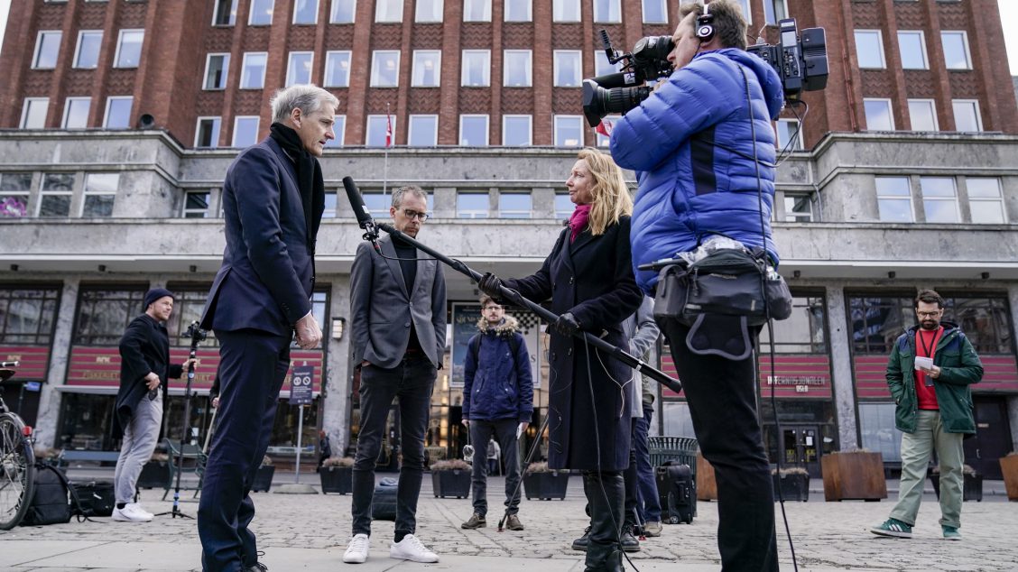 TV får kritikk for dekningen av Ap og Jonas Gahr Støre