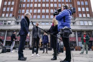 TV får kritikk for dekningen av Ap og Jonas Gahr Støre