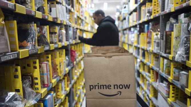Amazon har fått voldsom kritikk for dårlige arbeidsforhold og fagforeningsknusing. Det kommer snart til et lager nær deg, skriver Stian Bromark.